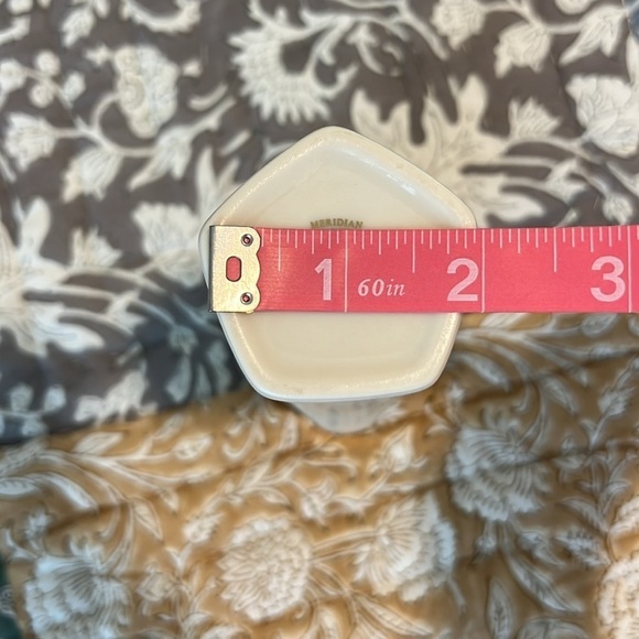 Vintage Ivory Lenox Meridian Collection Vase Scalloped Gold Trim Rigged - Picture 6 of 7